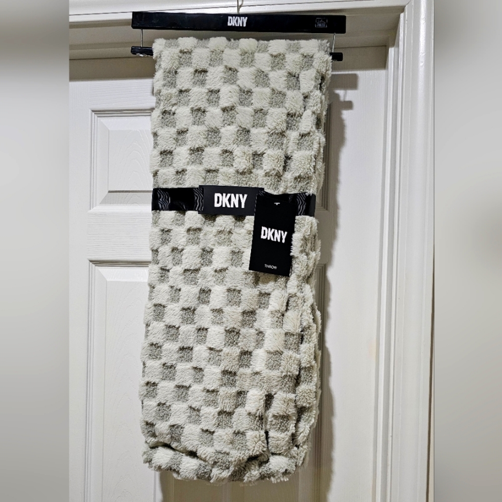 DKNY Theo Throw - 50" x 60" - Desert Sage